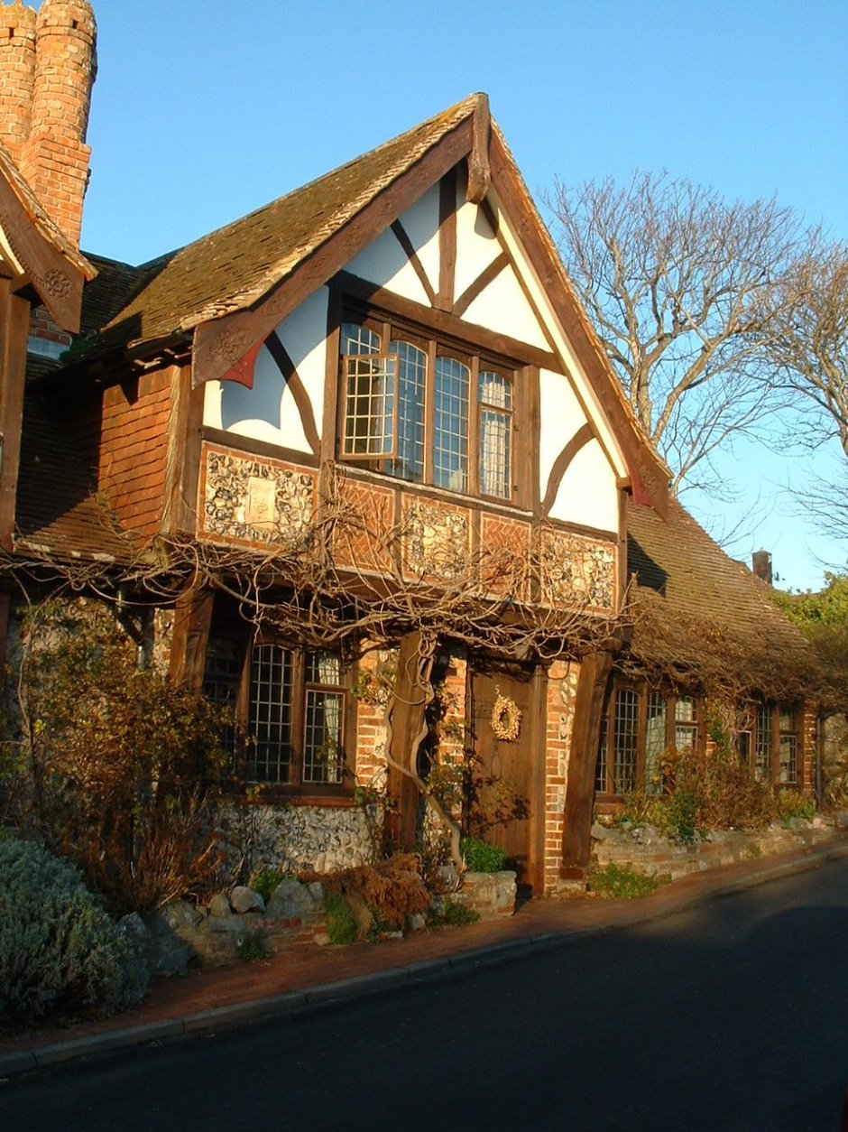 Стиль Тюдор (Tudor Revival Cottage)
