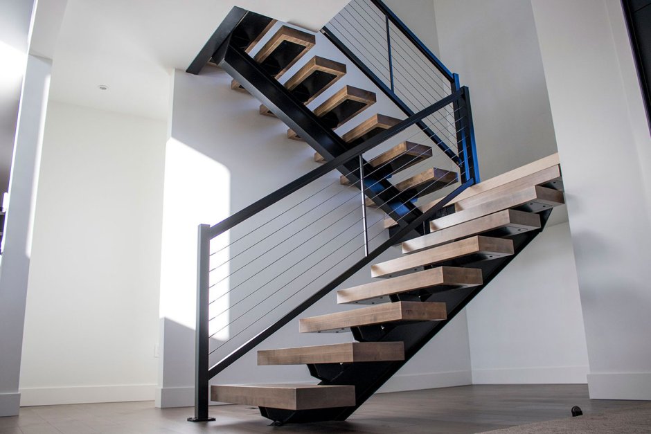 Лестницы на монокосоуре из металла