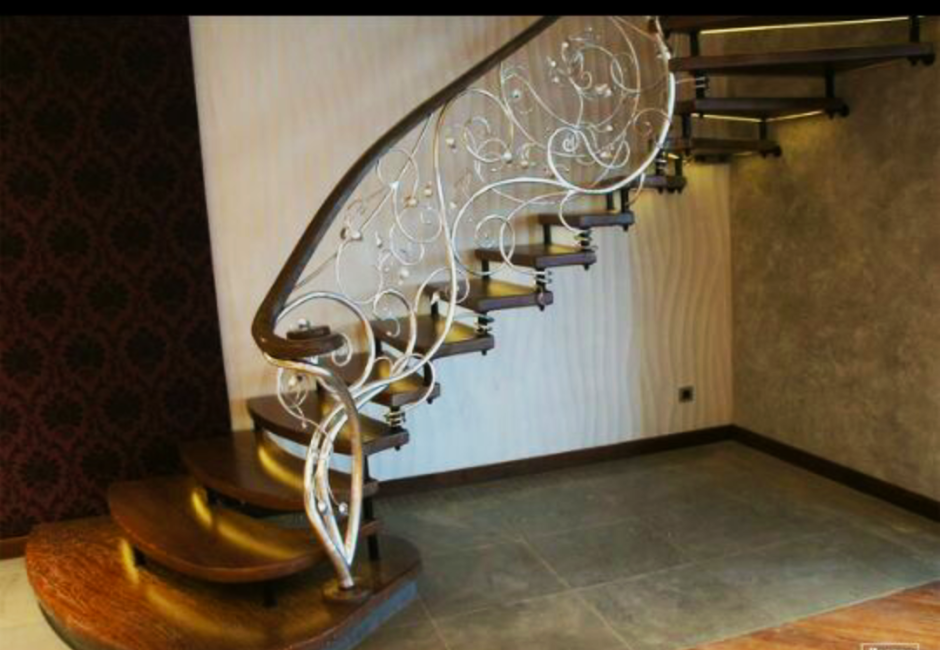 Винтовая лестница на больцах