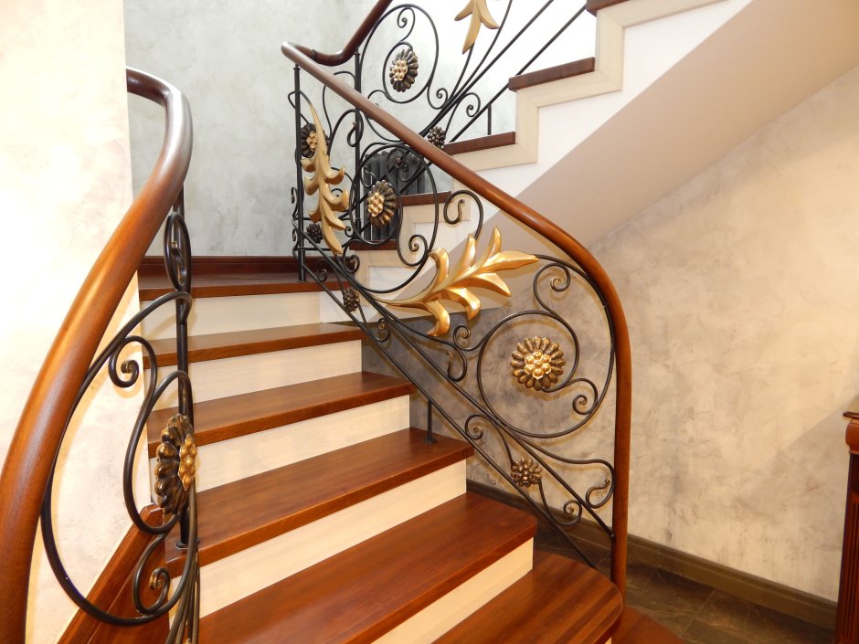 Кованые лестницы в доме