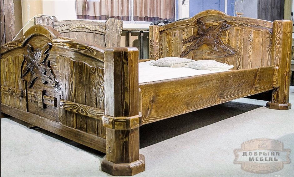 Деревянная кровать из старые