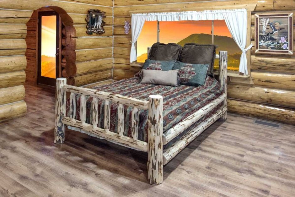 Кровать из состаренного дерева