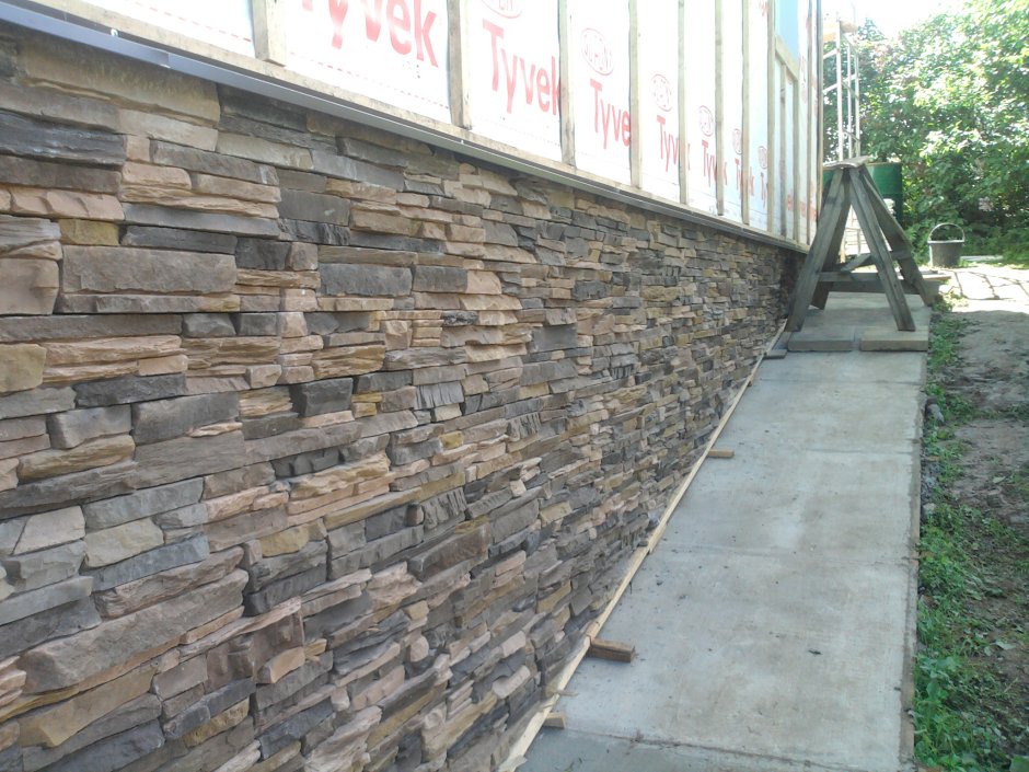 Профнастил под камень для цоколя