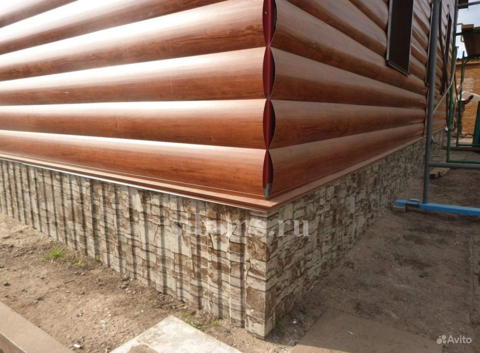 Цоколь из профнастила под камень