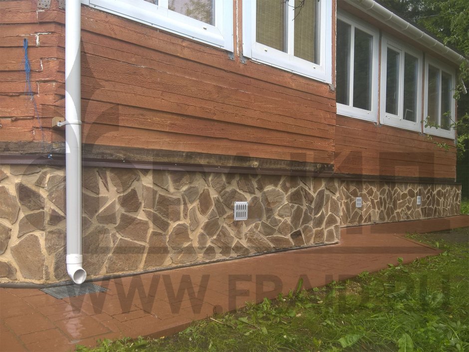 Цоколь с уклоном отделка