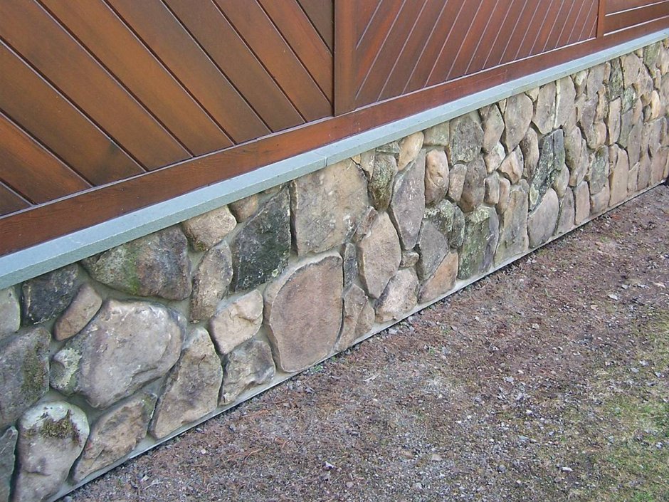 Отделка цоколя камнем