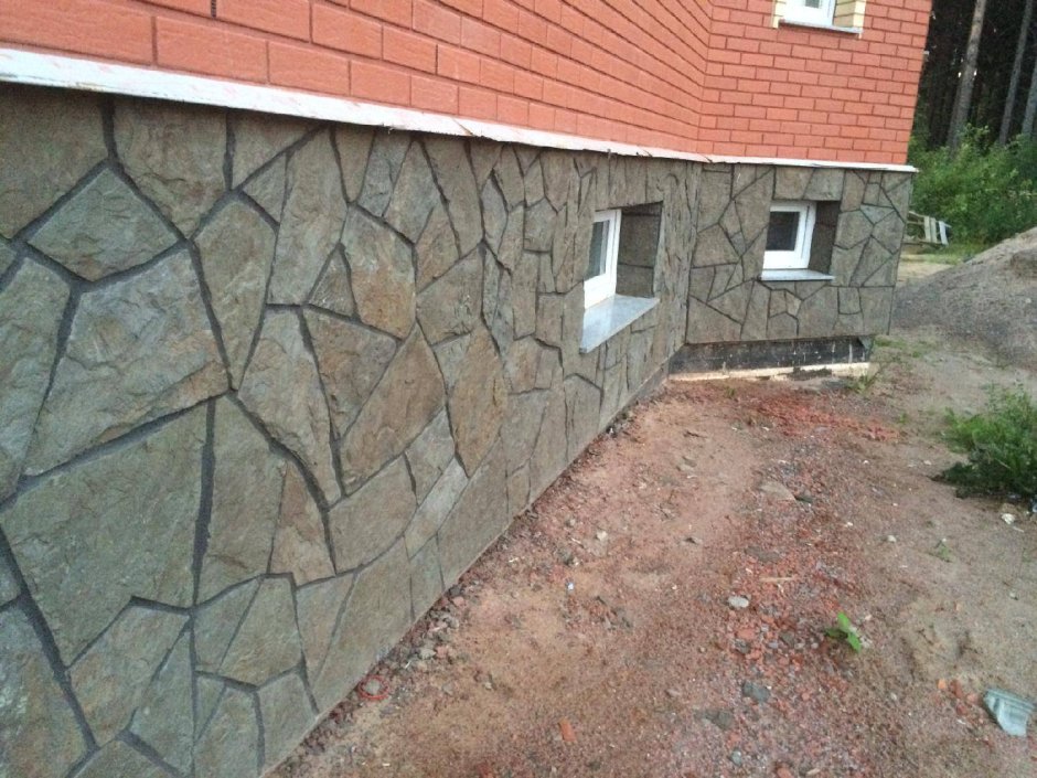 Отделка цоколя натуральным камнем