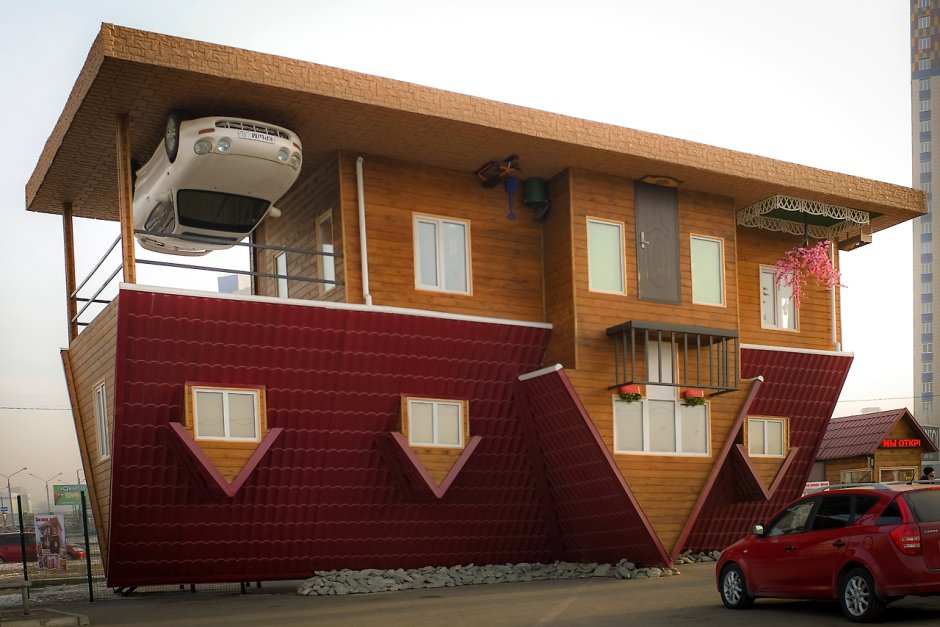Upside down House отель