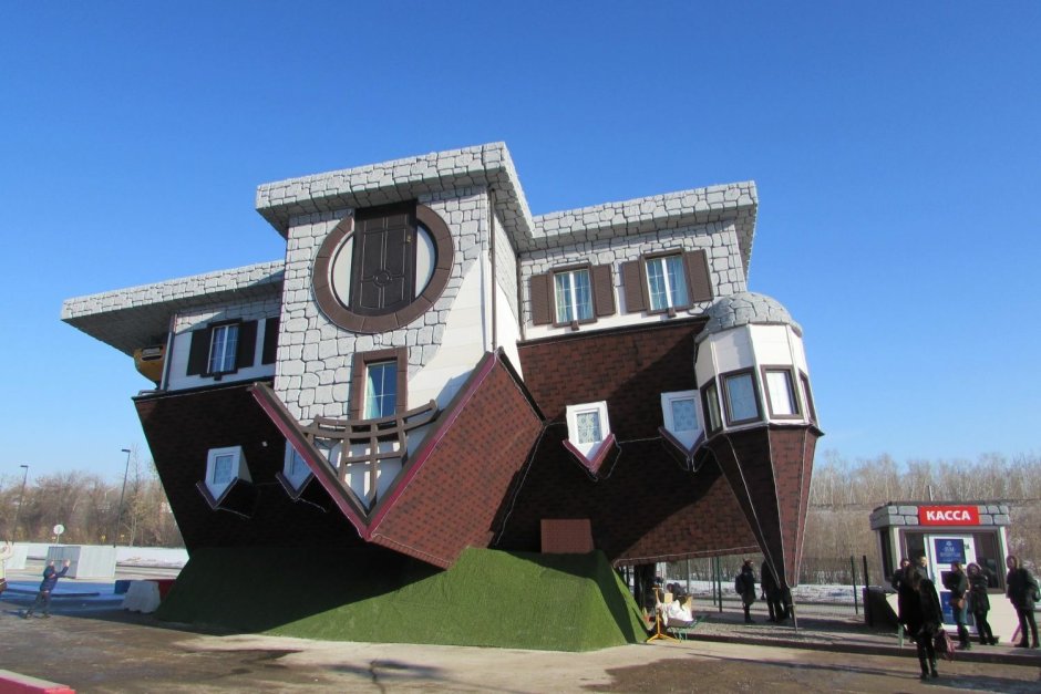Дом перевертыш в Перми