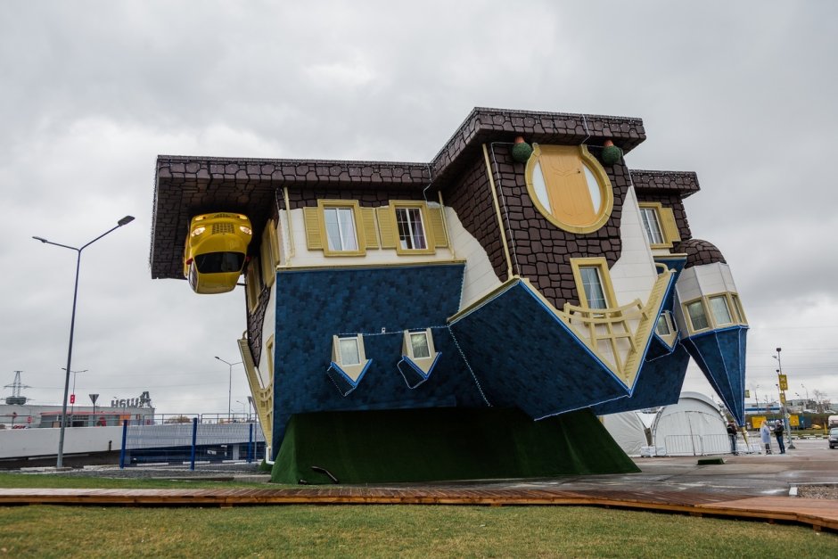 Перевернутый дом (upside down House). Шимбарк, Польша