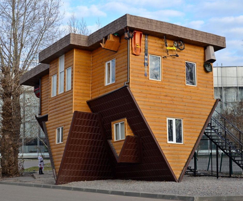 Дом перевертыш в Красноярске