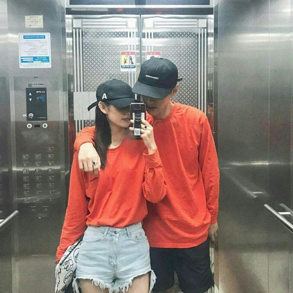 Корейские парочки в лифте