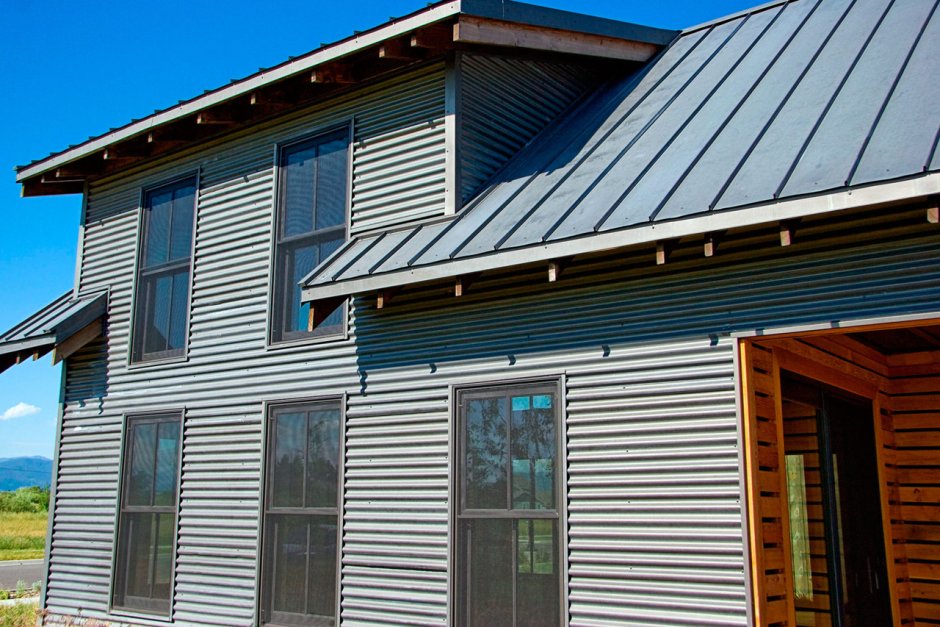 Outdoor wires on Siding