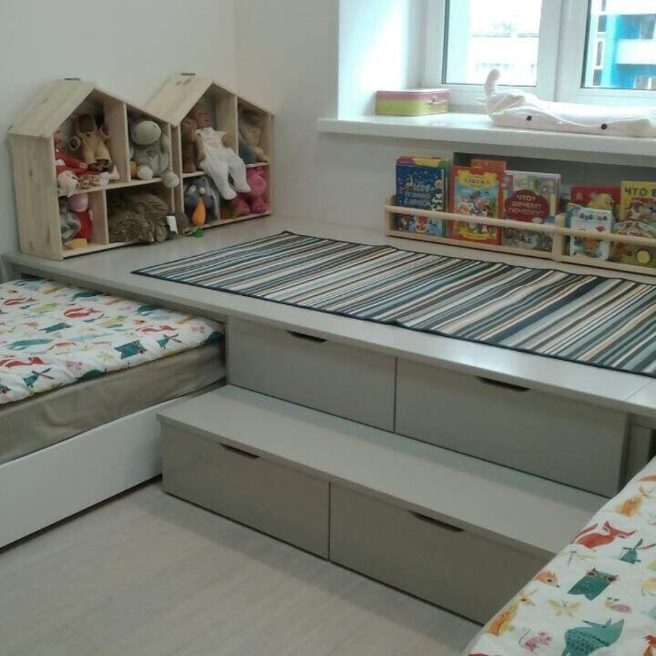 Подиум с выдвижными кроватями для двоих детей