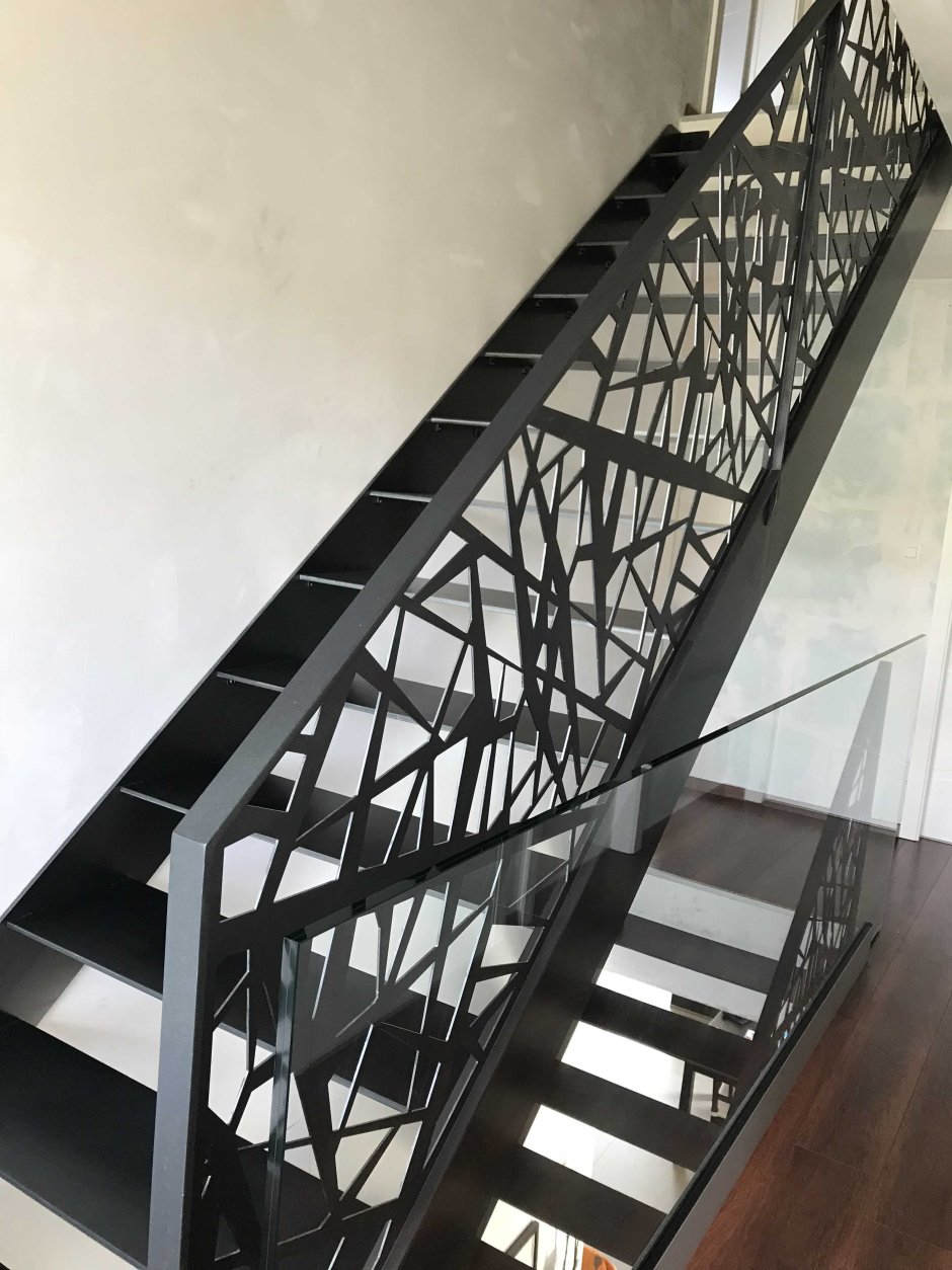 Оригинальные лестницы из металла