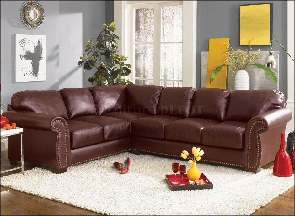 Бордовый кожаный диван