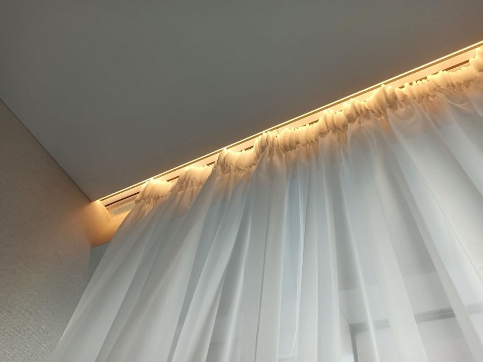 Скрытый карниз для натяжного потолка