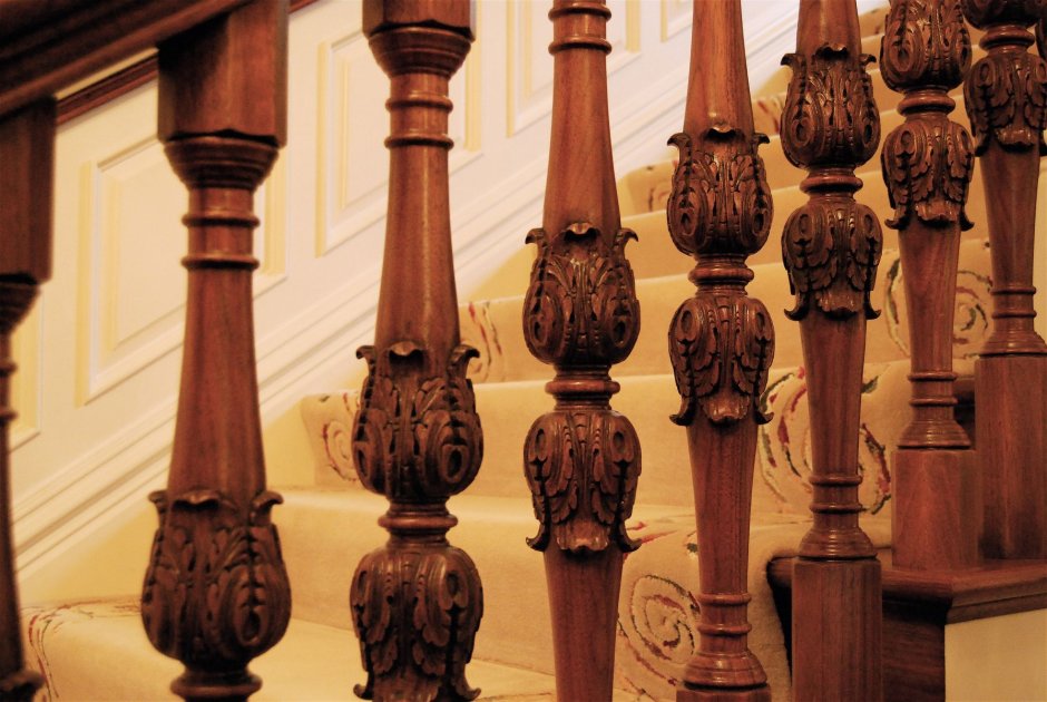 Corrugated and cannellated Greek Wooden column