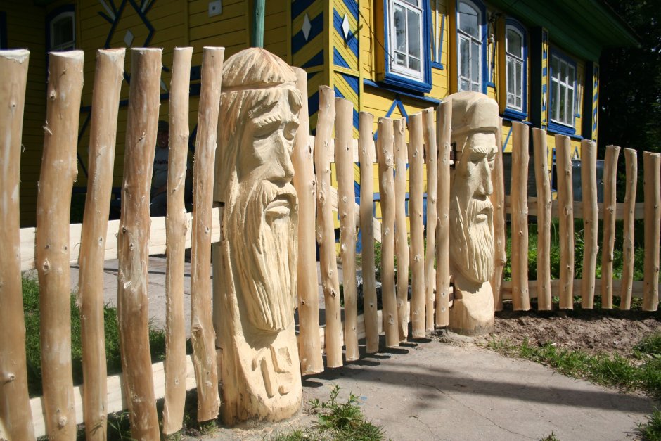 Деревянная колонна