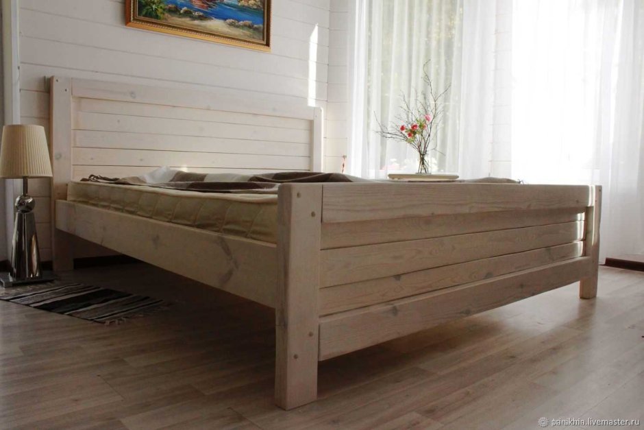 Изголовье для кровати в деревянном доме