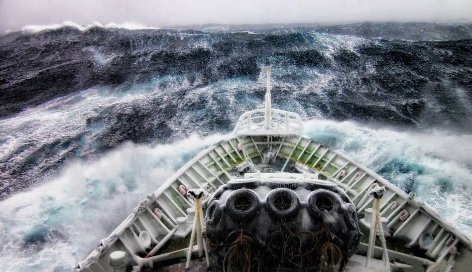 Шторм на море вид с корабля