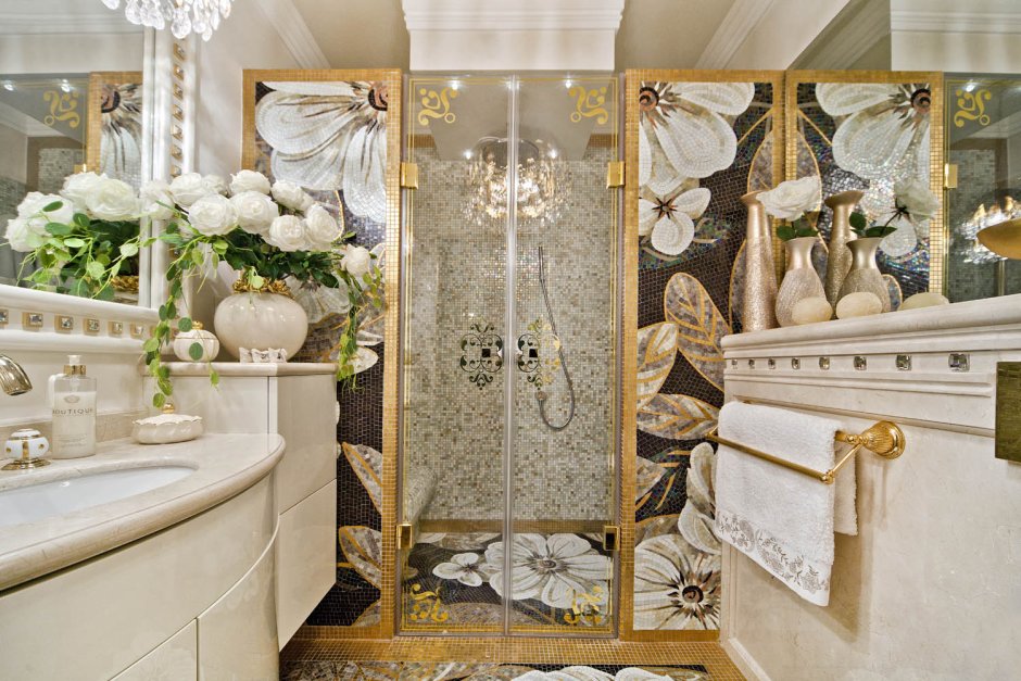 Золотая плитка для ванной комнаты