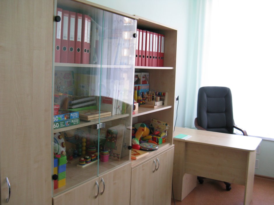 Шкафы в кабинете начальных классов