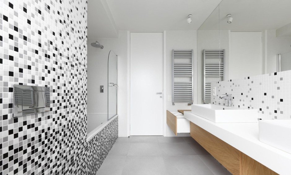 Черно белая мозаика в ванной