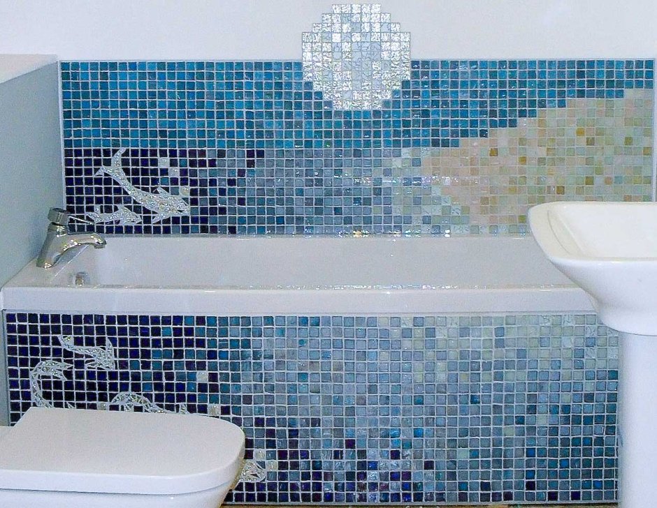 Ванна облицованная мозаикой