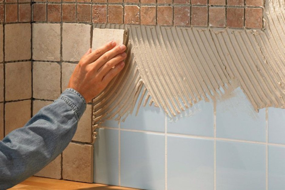 Укладка керамической плитки на стену