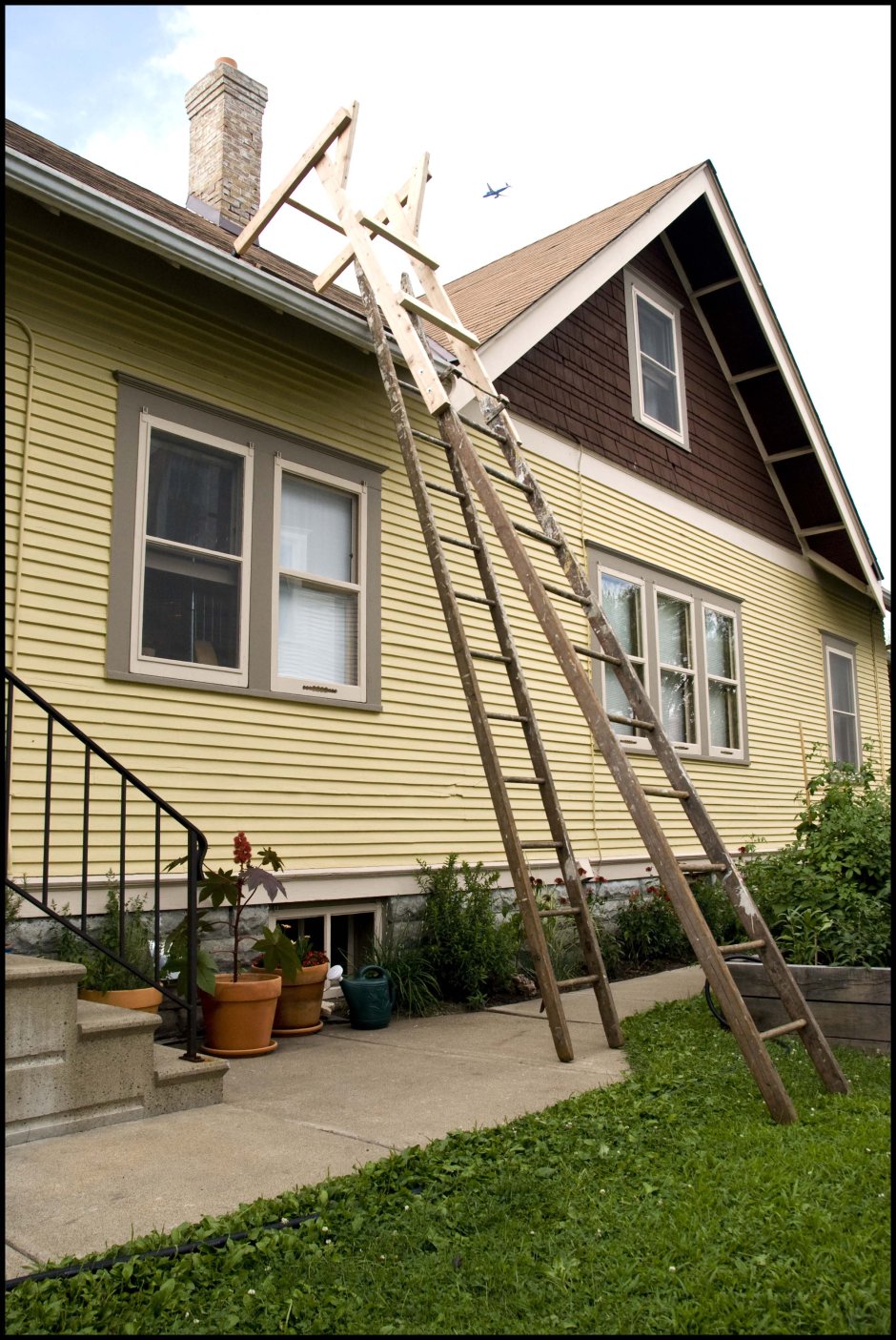 Приспособление для лестницы на крышу