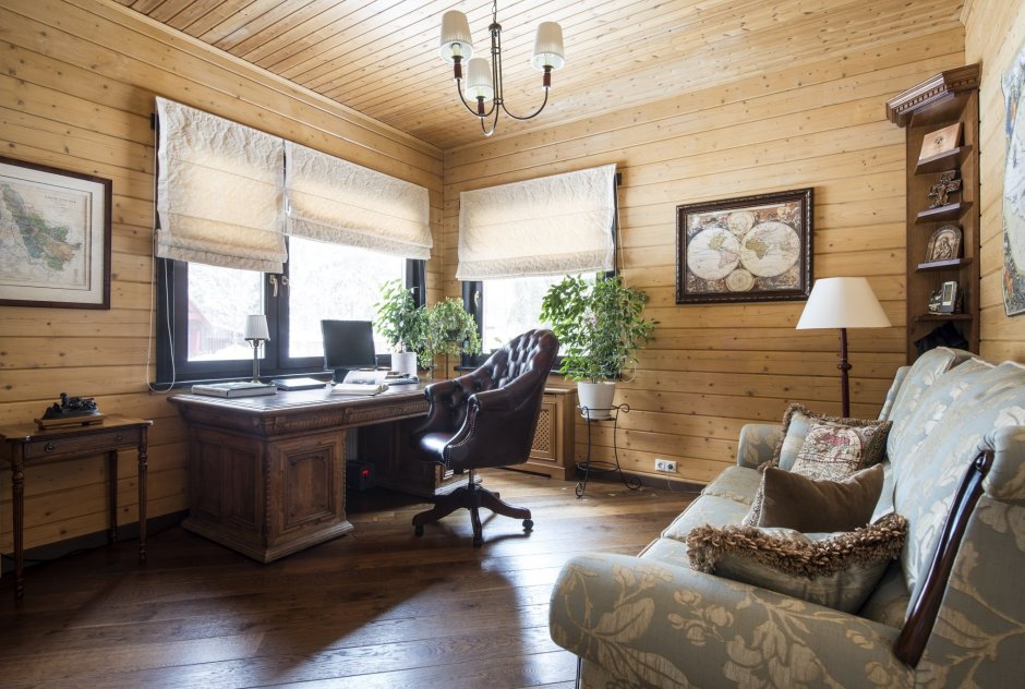 Интерьер кабинета в деревянном доме
