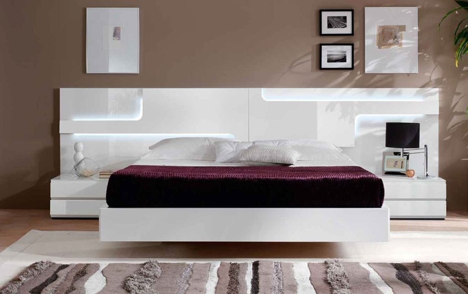 Спальная кровать с тумбочками