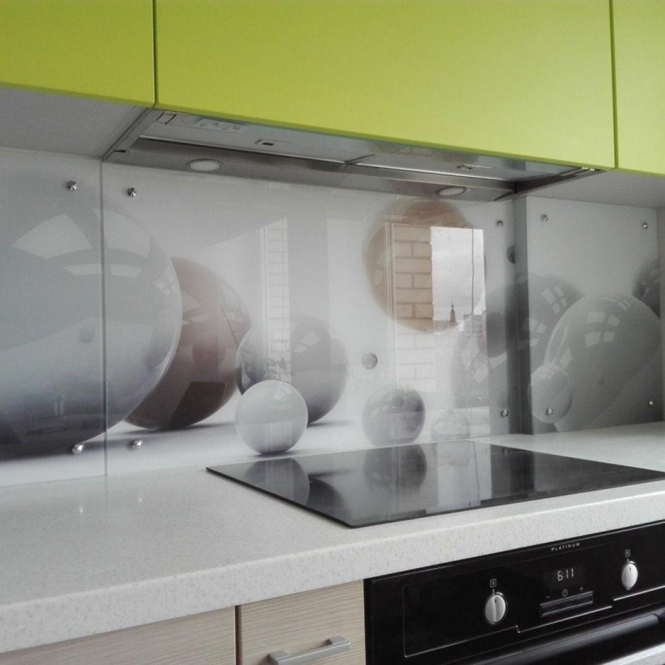 Фартук для кухни из стекла