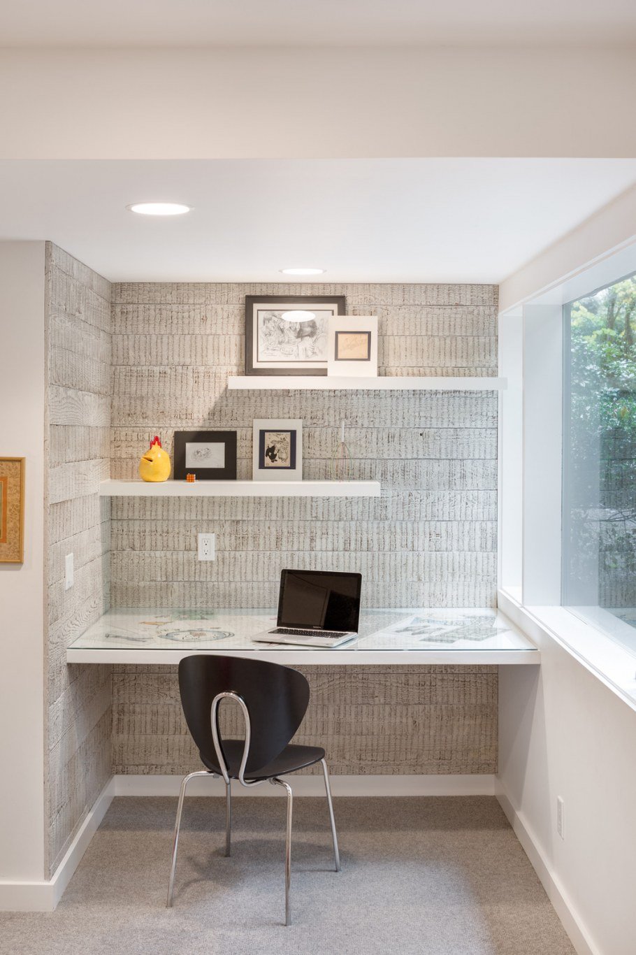 Стол с полками на лоджии