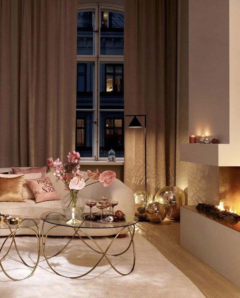 Уютная гостиная вечером