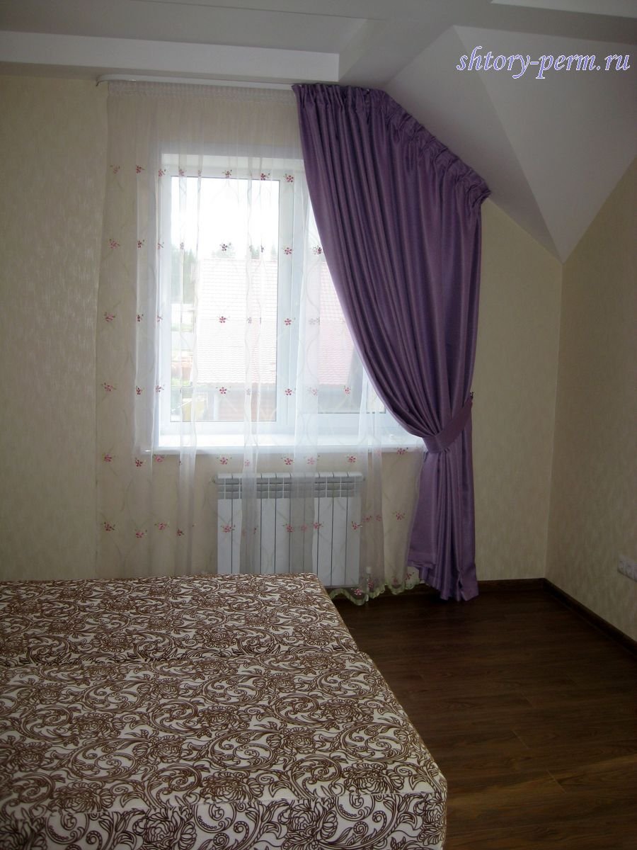 Шторы в мансардной комнате