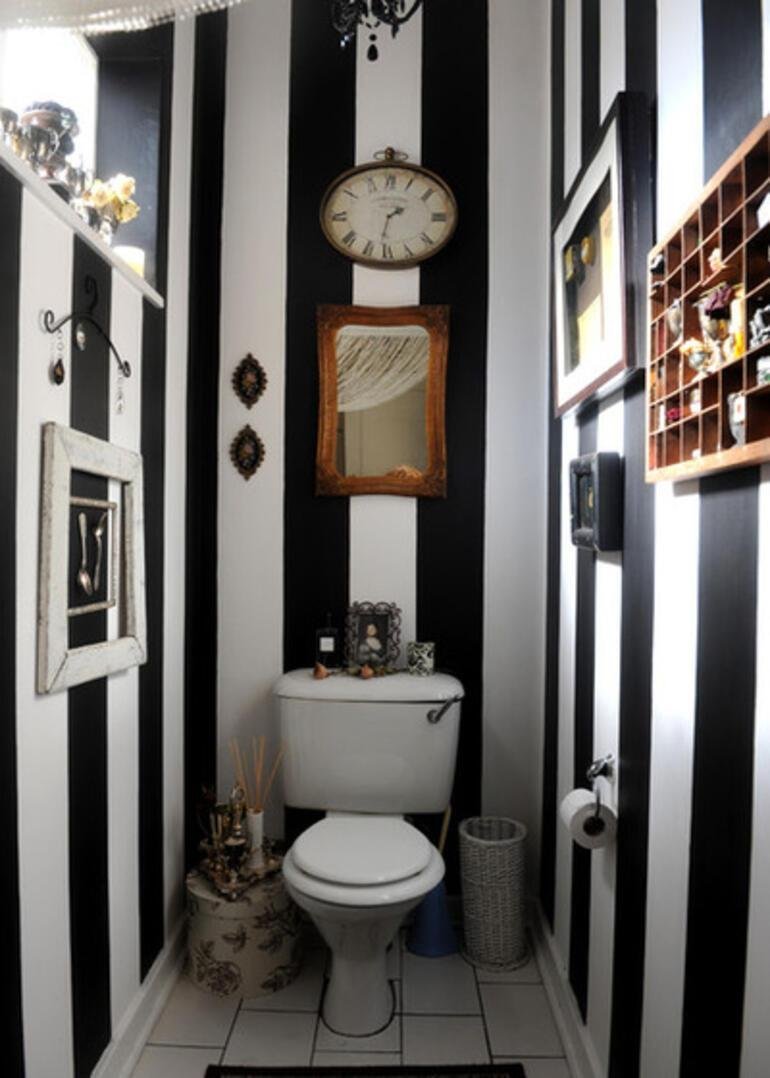 Черно белый туалет