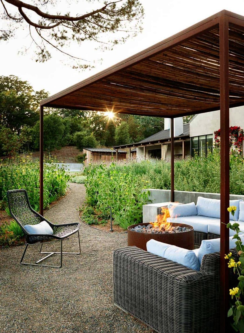 Навес на даче для отдыха