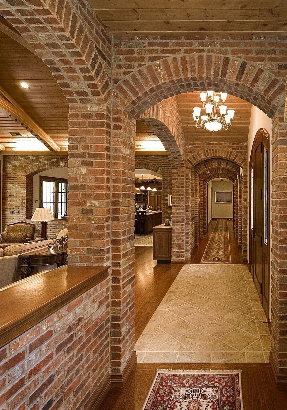 Интерьеры домов из кирпича
