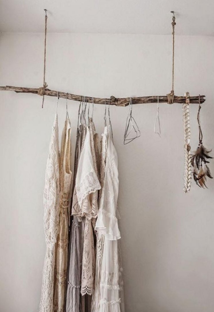 Вешалка из палок