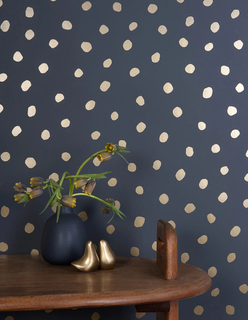 Обои настенные в горошек