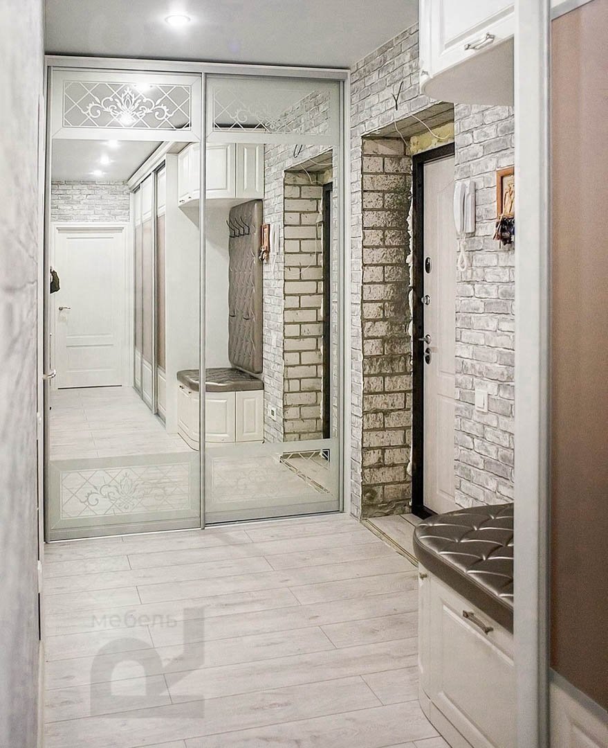 Зеркальный шкаф в прихожую