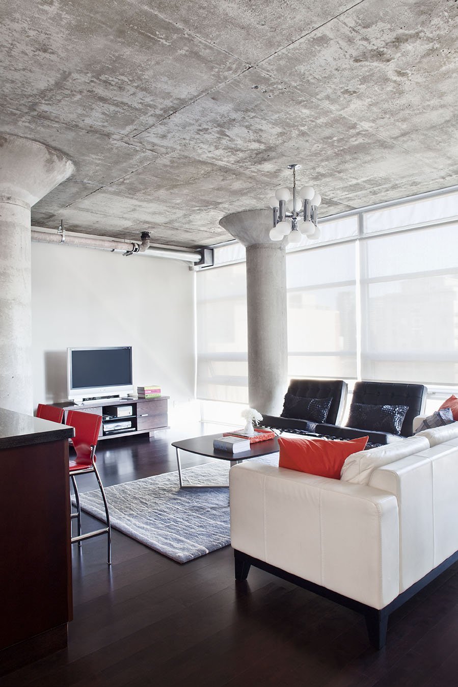 Крашеный бетонный потолок