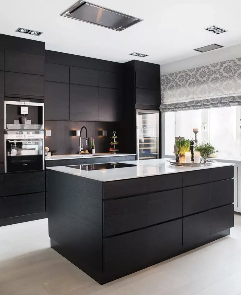 Черная современная кухня