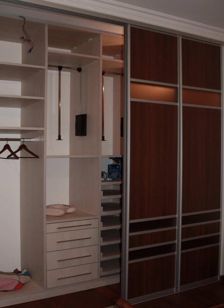 Вместительный шкаф в прихожую