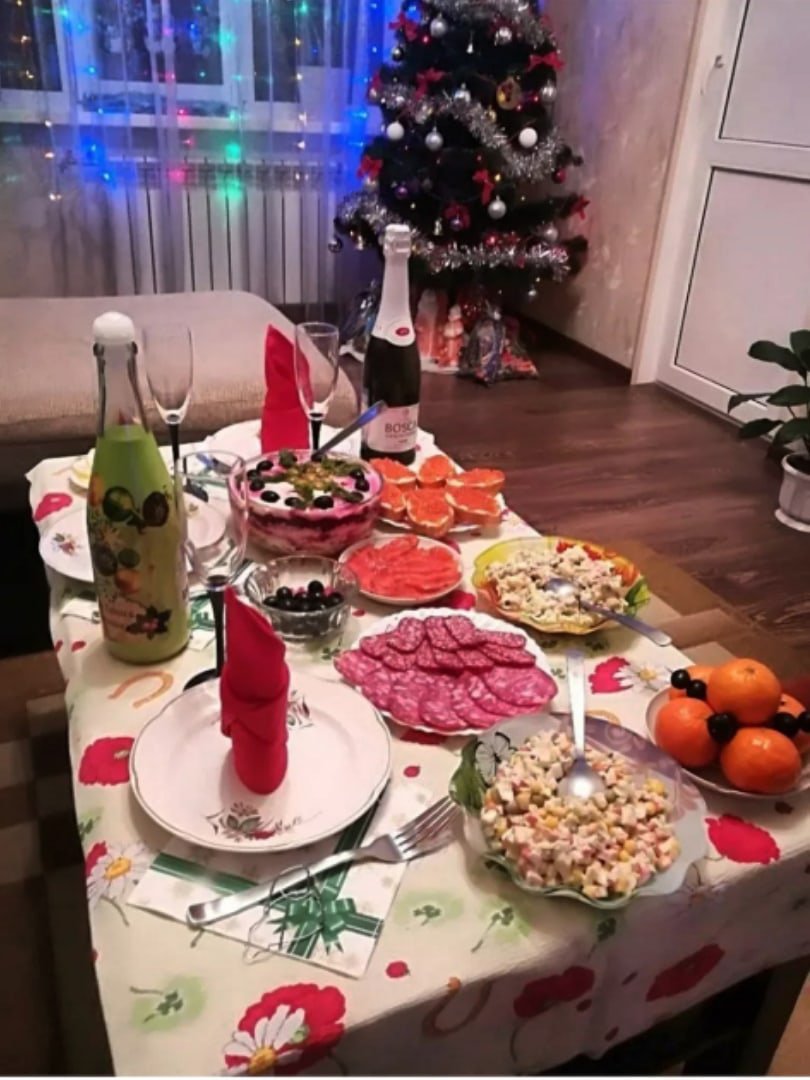 Новогодний стол домашний