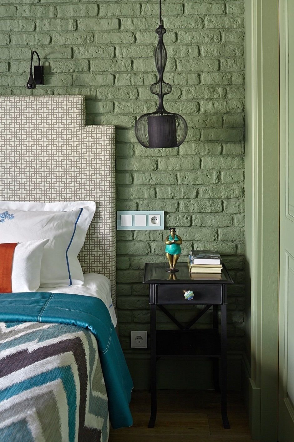 Окрашенный кирпич в интерьере