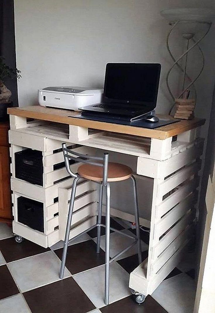 Компьютерный стол из поддонов