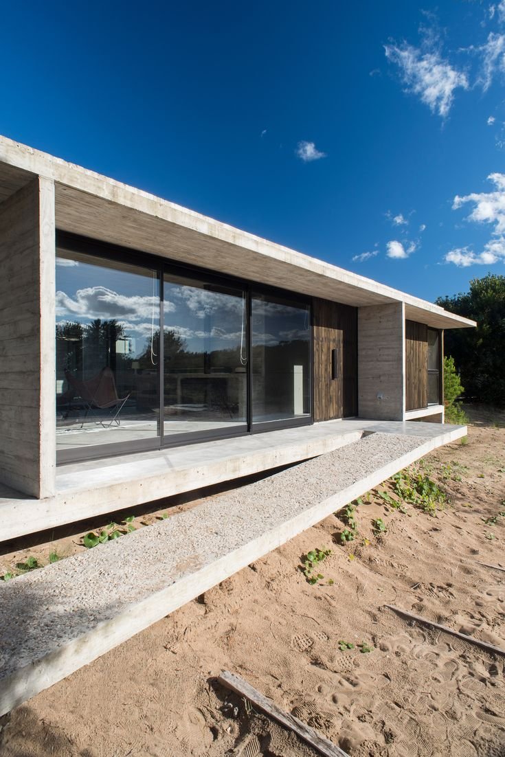 Одноэтажный бетонный дом